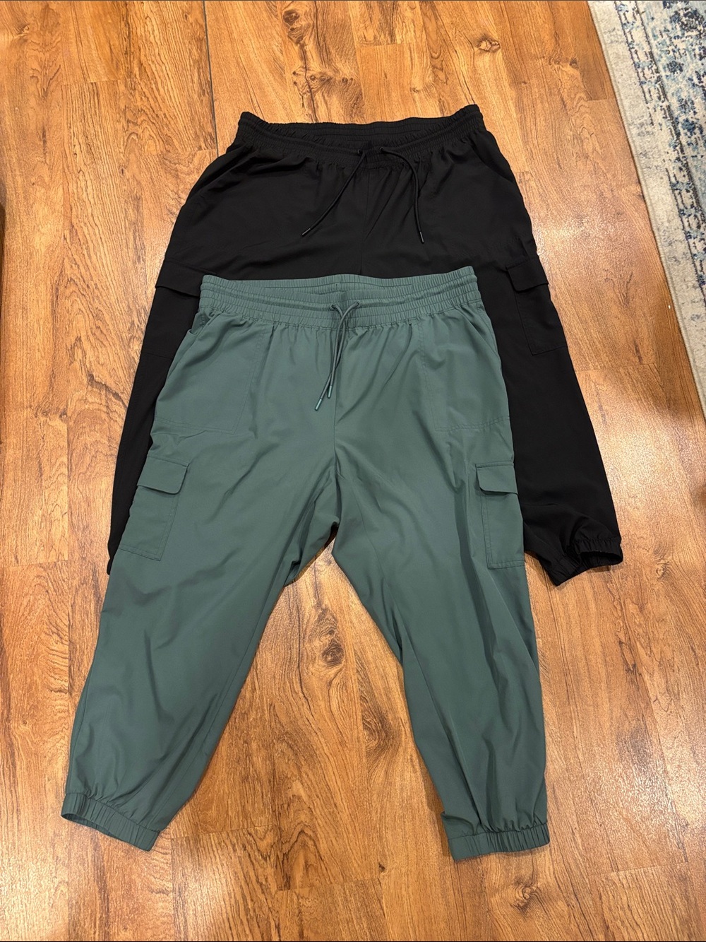 Old Navy Black and Green Cargo Joggers (2-Pack)